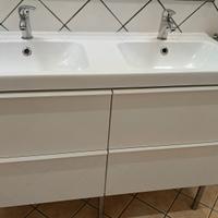 Mobile bagno con doppio lavabo e specchio