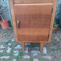 piccolo comodino in noce