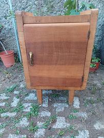 piccolo comodino in noce