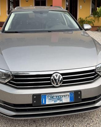 Volkswagen Passat Variant 2.0 tdi Highline 150CV