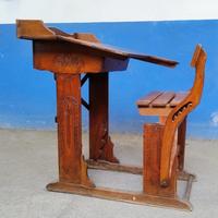 Banco di scuola in legno