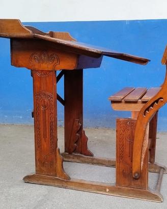Banco di scuola in legno