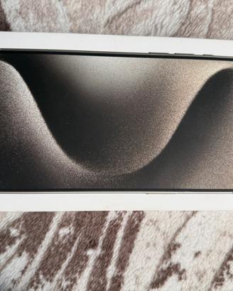 Scatola per iphone 15 pro max a 18€