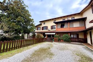 CASA accostata con GIARDINO a MOSSA