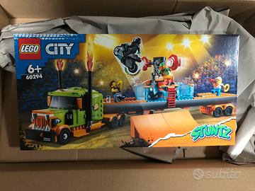 Lego 60294 City Truck dello Stunt show