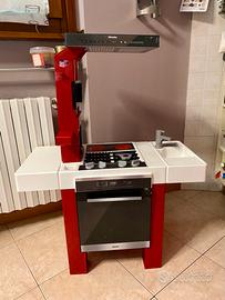 Cucina giocattolo rossa