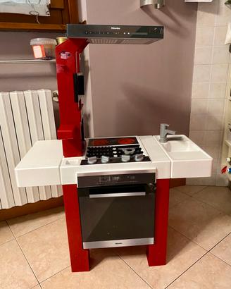 Cucina giocattolo rossa