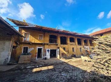 Immobile in asta di 407 m² con 4 locali a Ciriè