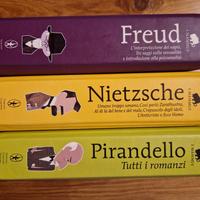 volumi i mammut Freud, Nietzsche e Pirandello.