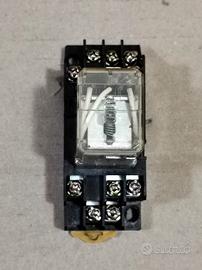 Relèelettromeccanico Omron serie MY2N-D2. 