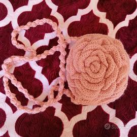 sacchetto di rose all'uncinetto fatto a mano
