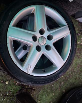 Treno cerchi con gomme Audi VW