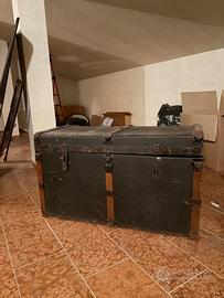 Baule antico in legno