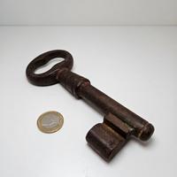 Grande chiave antica 