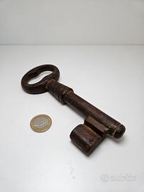 Grande chiave antica 