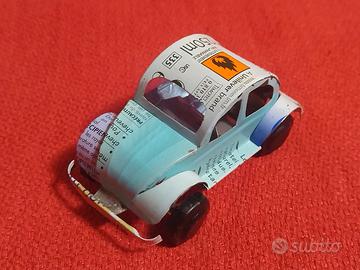 macchinina africana realizzata in latta 