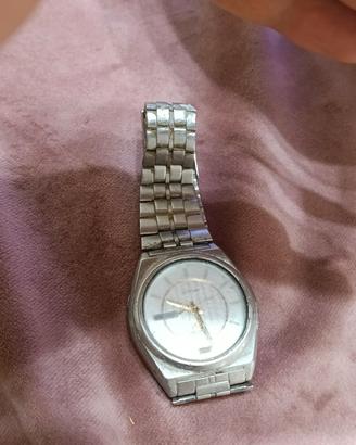 Salve  orologio vintage anni 80 funzionante 