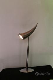 Lampada "ARA" di Philippe Starck (Designer) 1980