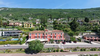ALBERGO A TORRI DEL BENACO