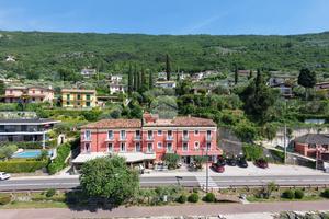 ALBERGO A TORRI DEL BENACO