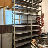 Scaffalatura metallica per magazzino