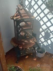 Stufa ghisa funzionante a legna e o carbone
