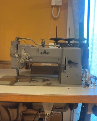 Macchina da cucire industriale