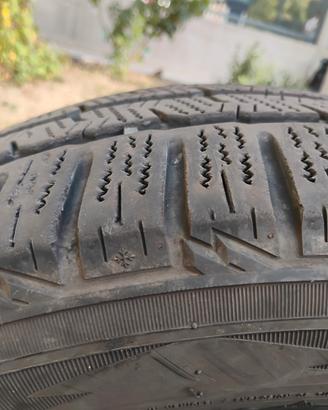 225/55/17... Gomme invernali 