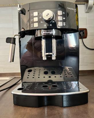 Macchina del caffè automatica Delonghi Magnifica S