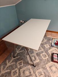 Tavolo Ikea regolabile 
