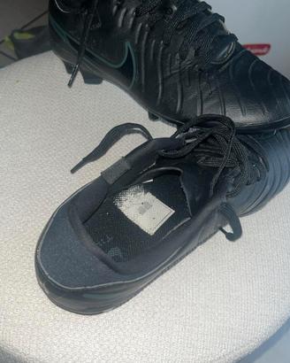 scarpe da calcio taglia 38.5 nuove e comode