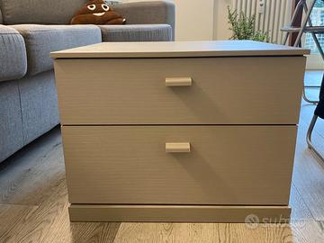 Coppia di comodini in legno grigio tortora