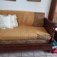 divano in legno particolare
