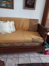 divano in legno particolare