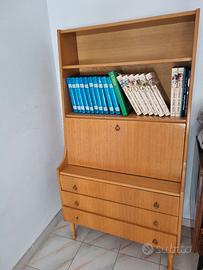 Mobiletto tre Cassetti con scrivania.