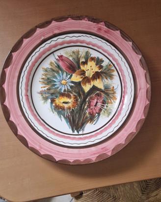 Piatto decorato a mano