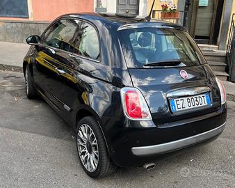 Automobile fiat 500 nera