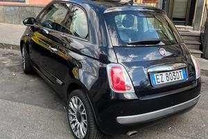 Automobile fiat 500 nera
