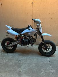 Pit bike