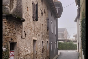 Casa da ristrutturare con giardino e pertinenza
