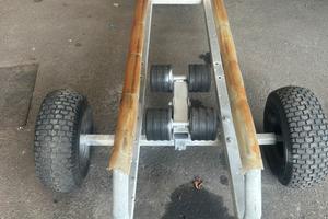 Invaso con ruote per moto acqua