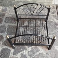 Letto in ferro battuto per cani di piccola taglia