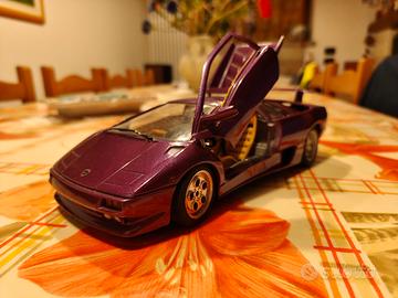 Lamborghini Diablo 1:18 AutoArt - Viola (Purple)