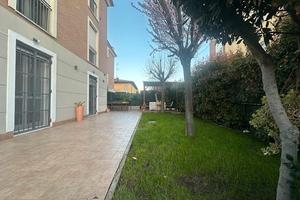Trilocale con giardino attrezzato