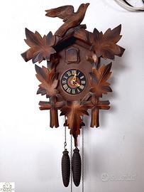 176362 Antico orologio a cucù tipo foresta nera
