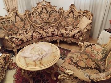 Set Divano barocco vintage con tavolino in marmo 