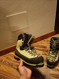 scarponi da ghiaccio con ramponi