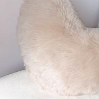 Cuscino peluche ecopelliccia beige