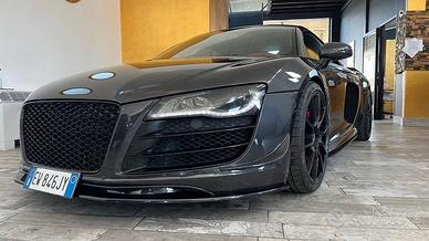 AUDI R8 5.2 V10 FSI quattro R tronic