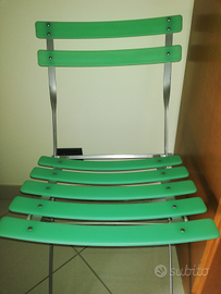 8 sedie di plastica colorata